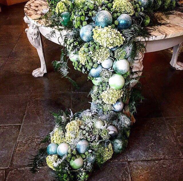 Trailing Table Centre With Balloons