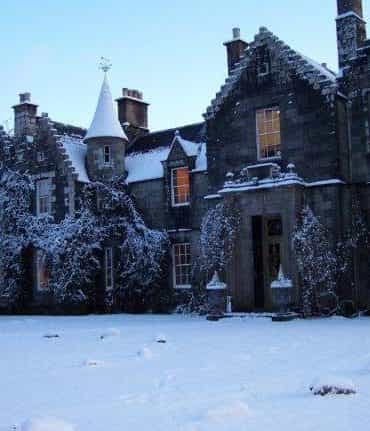 Festive Ideas For Stylish Winter Weddings