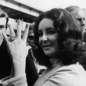Steal Her Style: Elizabeth Taylor’s Wedding Gift From Richard Burton