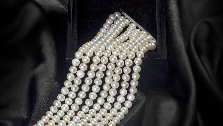 Luxurious Pearls Luxurious Pearls