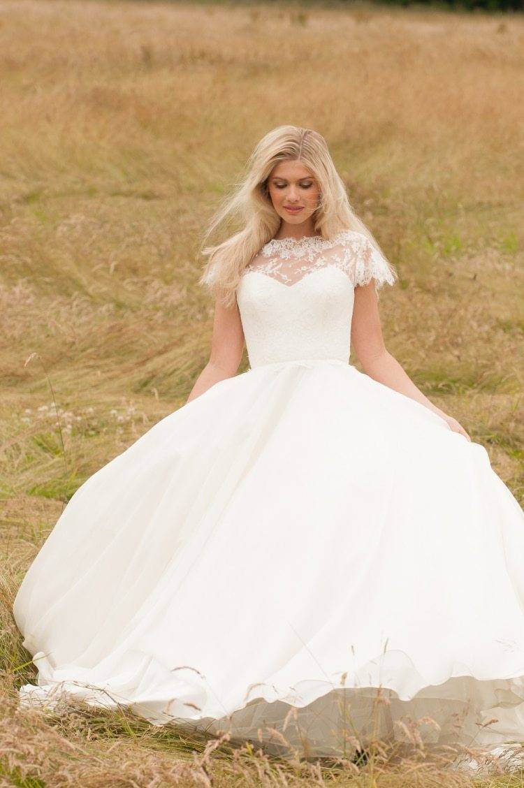 Lyn Ashworth By Sarah Barrett To Be Loved Bridal Collection Lynn Ashworth