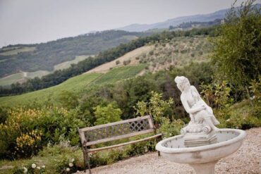 Real Wedding – Symbolic Ceremony and Rustic Banquet in Italy