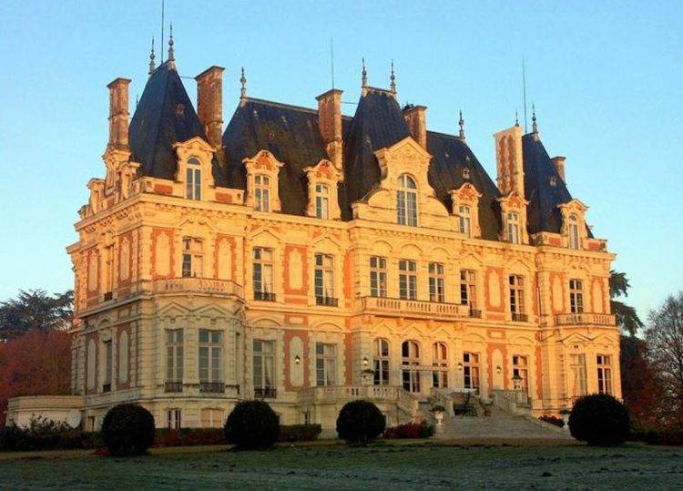 Chateau Dove (France) Chateau Dove (France)