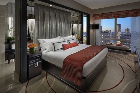 image: itcluxurytravel.co.uk new-york-15-suite-central-park-view-bedroom