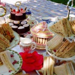 Why not have a vintage style picnic party for your hen-do?