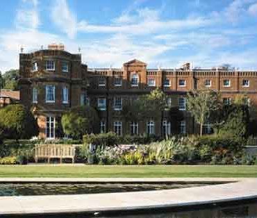 The Grove – A Perfect Retreat For Stressed Out Couples
