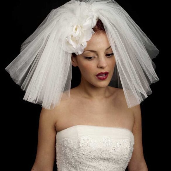 5 tips for finding your perfect wedding hat