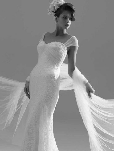 Sassi Holford Wins British Bridal Designer Of The Year