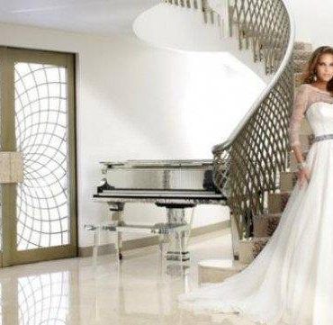 Find Your Dream Dress In The Chic Surrounding Of The Bulgari Hotel