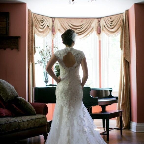 Real Weddings – Orchard Love Story Under Clear Niagara Skies