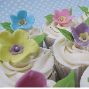 Exquisitely decorated wedding cupcakes