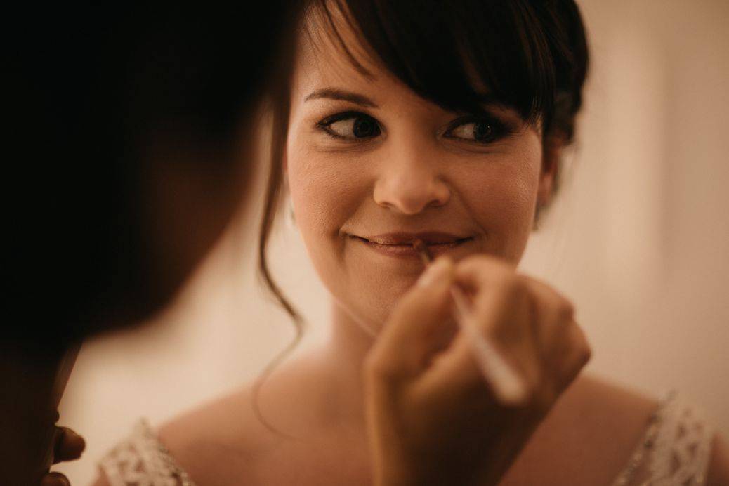 Villages & Vineyards – a Tuscan wedding The bride prepares