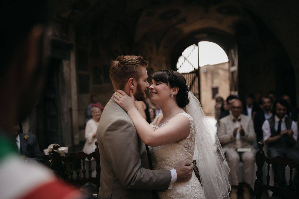 Villages & Vineyards – a Tuscan wedding You may now kiss the bride!