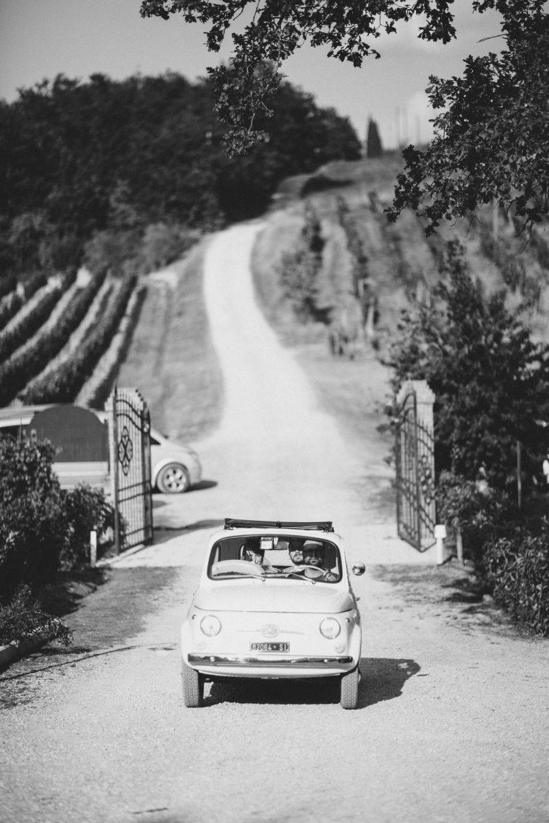 Villages & Vineyards – a Tuscan wedding Taking a Tuscan tour in a fun Fiat 500