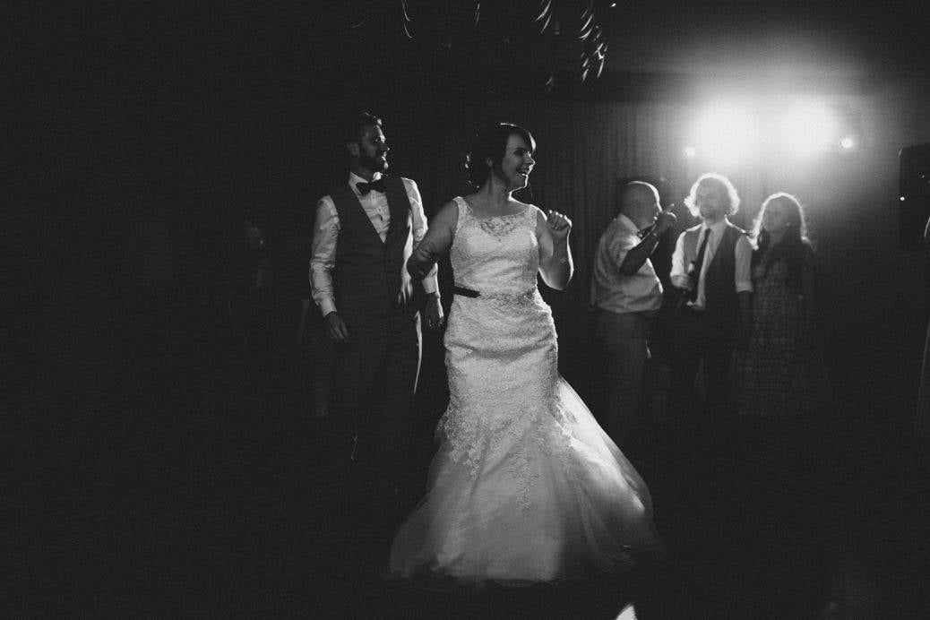 Villages & Vineyards – a Tuscan wedding Sophie and Tim dance the night away