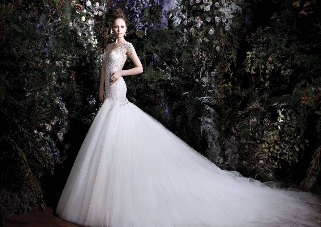 The dress needs to match the theme - go for it! Photo: Galia Lahav