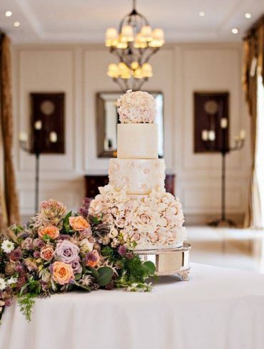 An elegant, feminine floral photo shoot