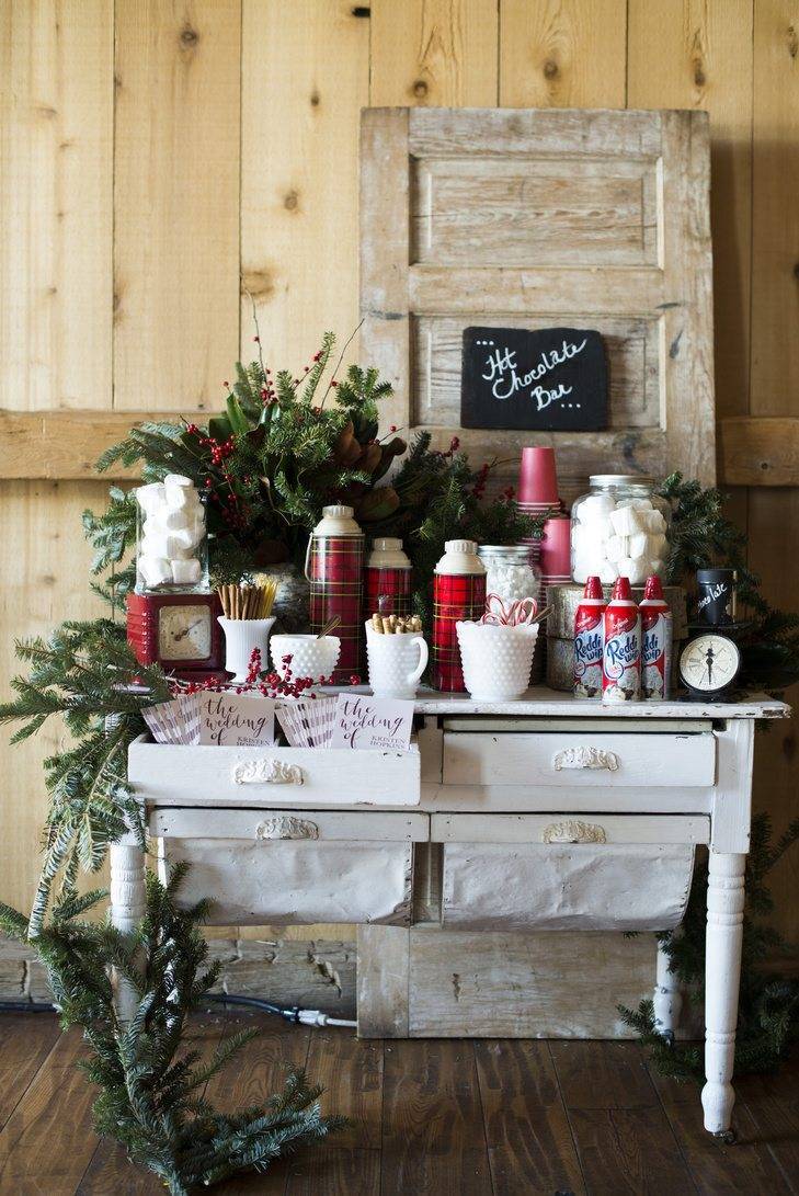 brinton studios 2 Warm up after outdoor photos with a hot chocolate station Photo: Brinton Studios