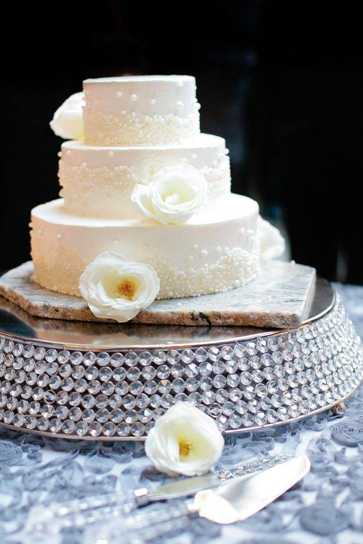 canary grey 2 Sprinkle on some sparkle. Pearls make a gorgeous cake decoration. Photo: Canary Grey
