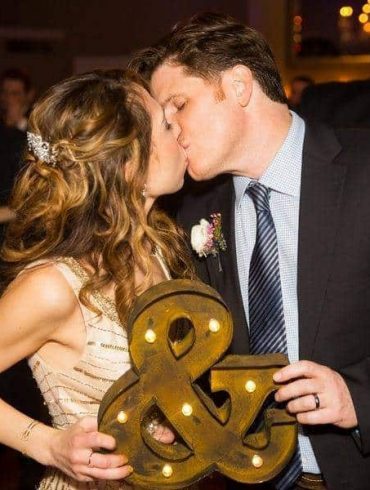 A Great Snow Sprinkled Gatsby wedding