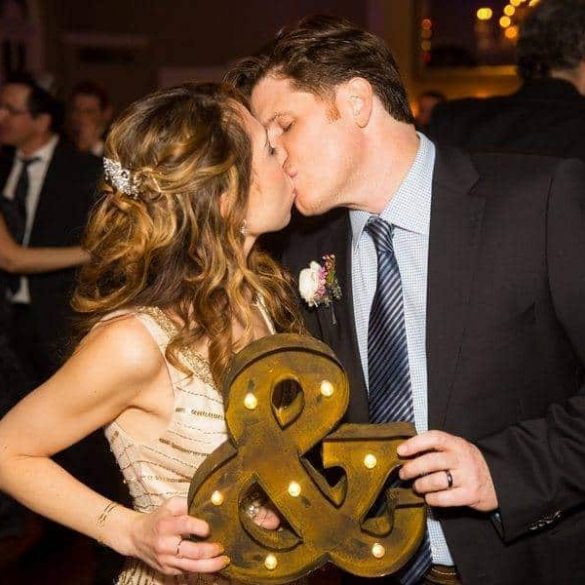 A Great Snow Sprinkled Gatsby wedding