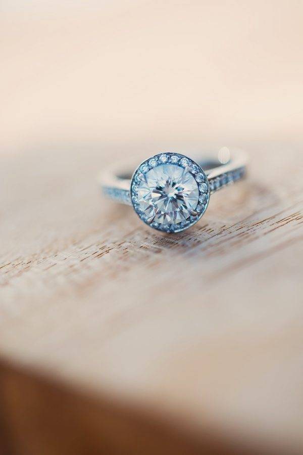 A Great Snow Sprinkled Gatsby wedding