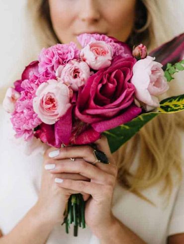 Should A Bride Follow Wedding Flower Trends?
