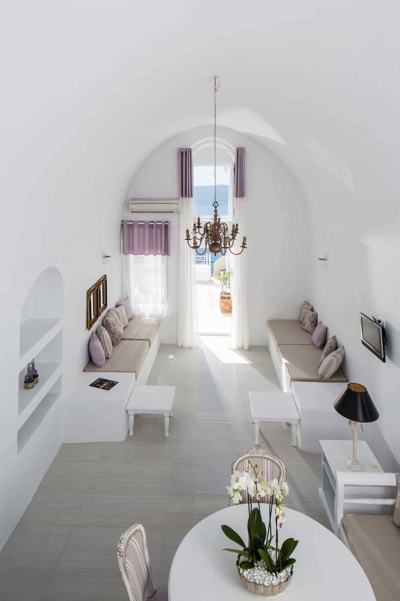 Review: La Maltese, Santorini
