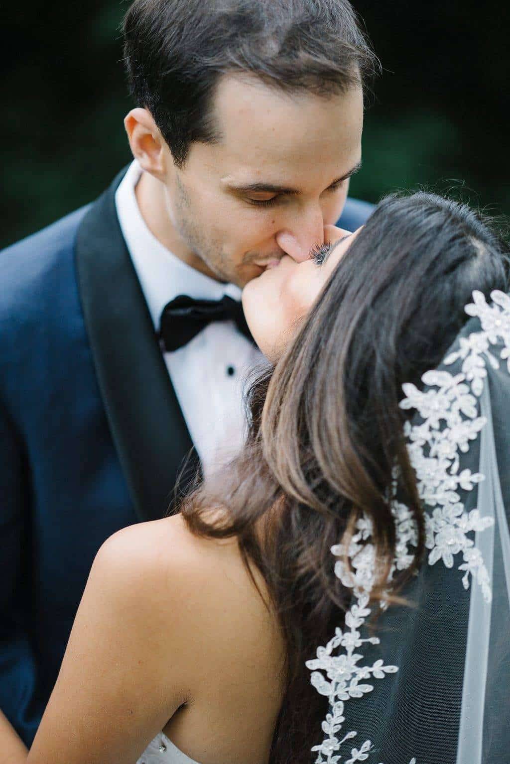 A Grand New York City Wedding Kiss A Grand New York City Wedding Kiss