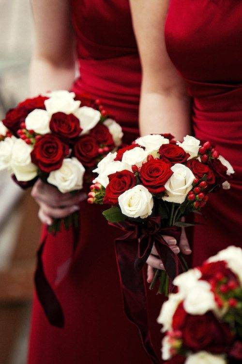 Festive Florals - The perfect flowers for a Christmas wedding