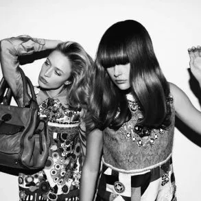 Strong. Feminine. Chloé