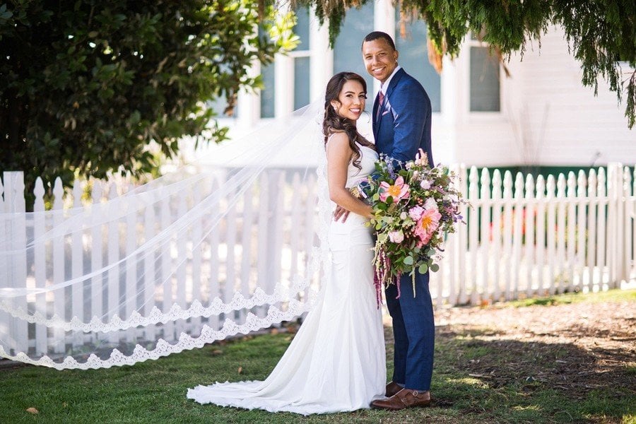 Real wedding: Wild flowers in the garden Real wedding: Wild flowers in the garden