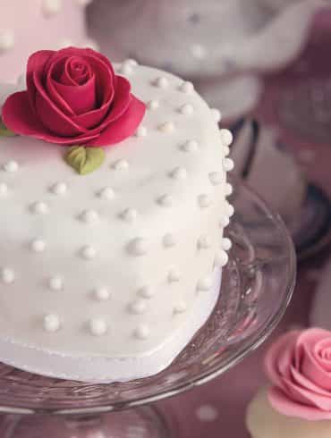 Luxury wedding cakes – Valentine’s style
