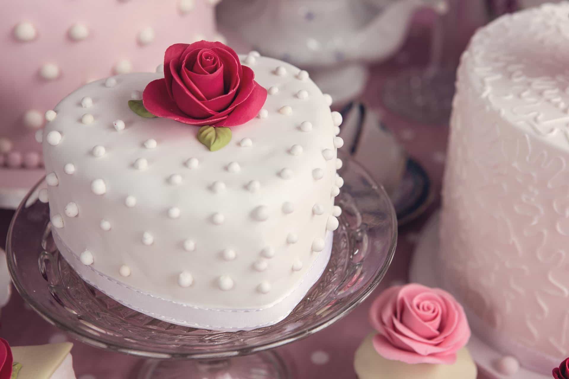 Luxury wedding cakes – Valentine’s style