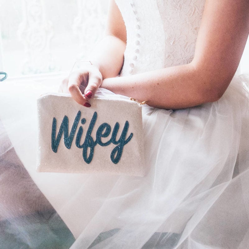 Ten (tiny) things to keep in your bridal clutch Ten (tiny) things to keep in your bridal clutch