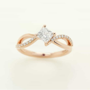 Top Tips for Shopping For An Engagement Ring During COVID-19