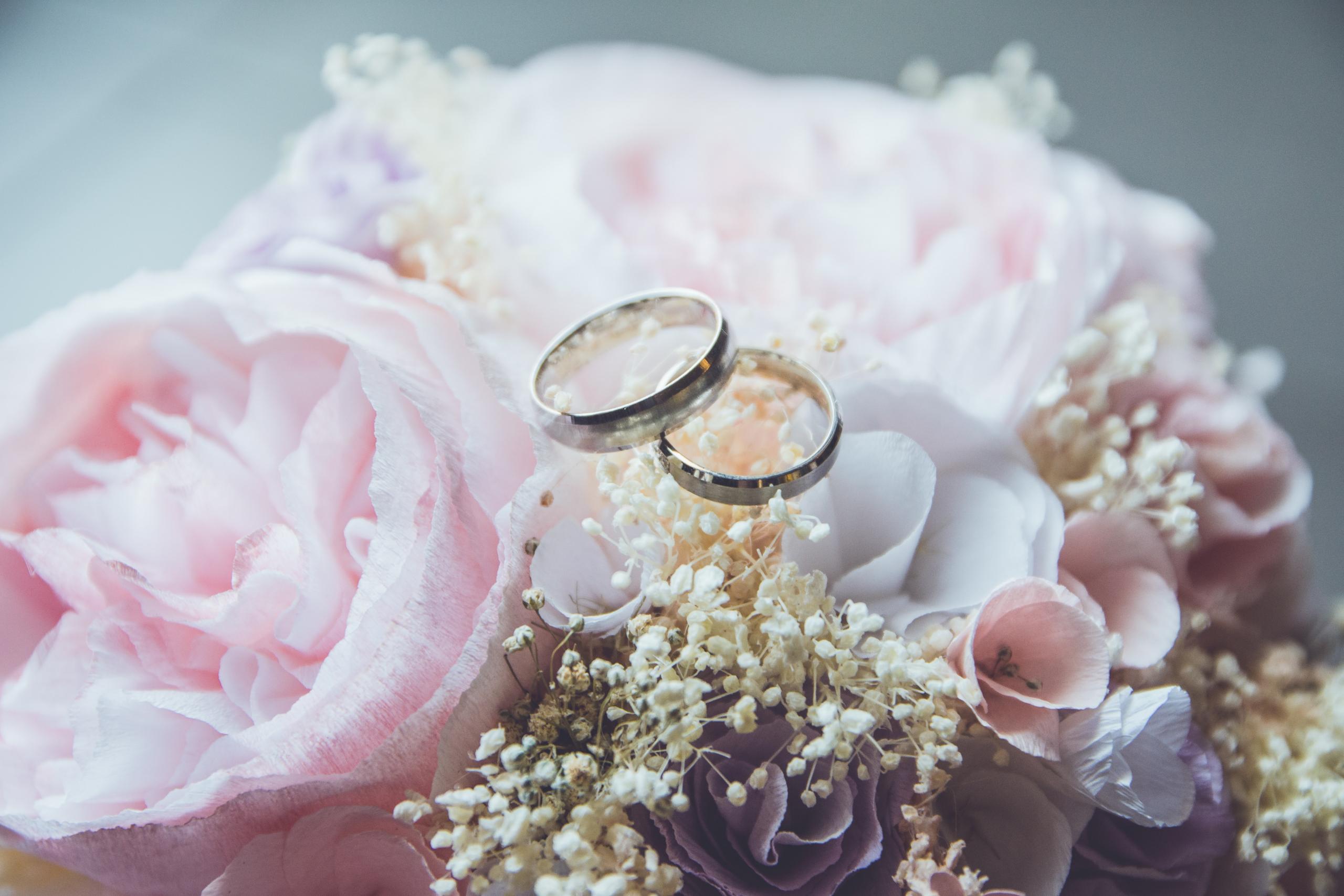 Wedding Anniversaries: Your Year-by-Year Wedding Anniversary Gift Guide