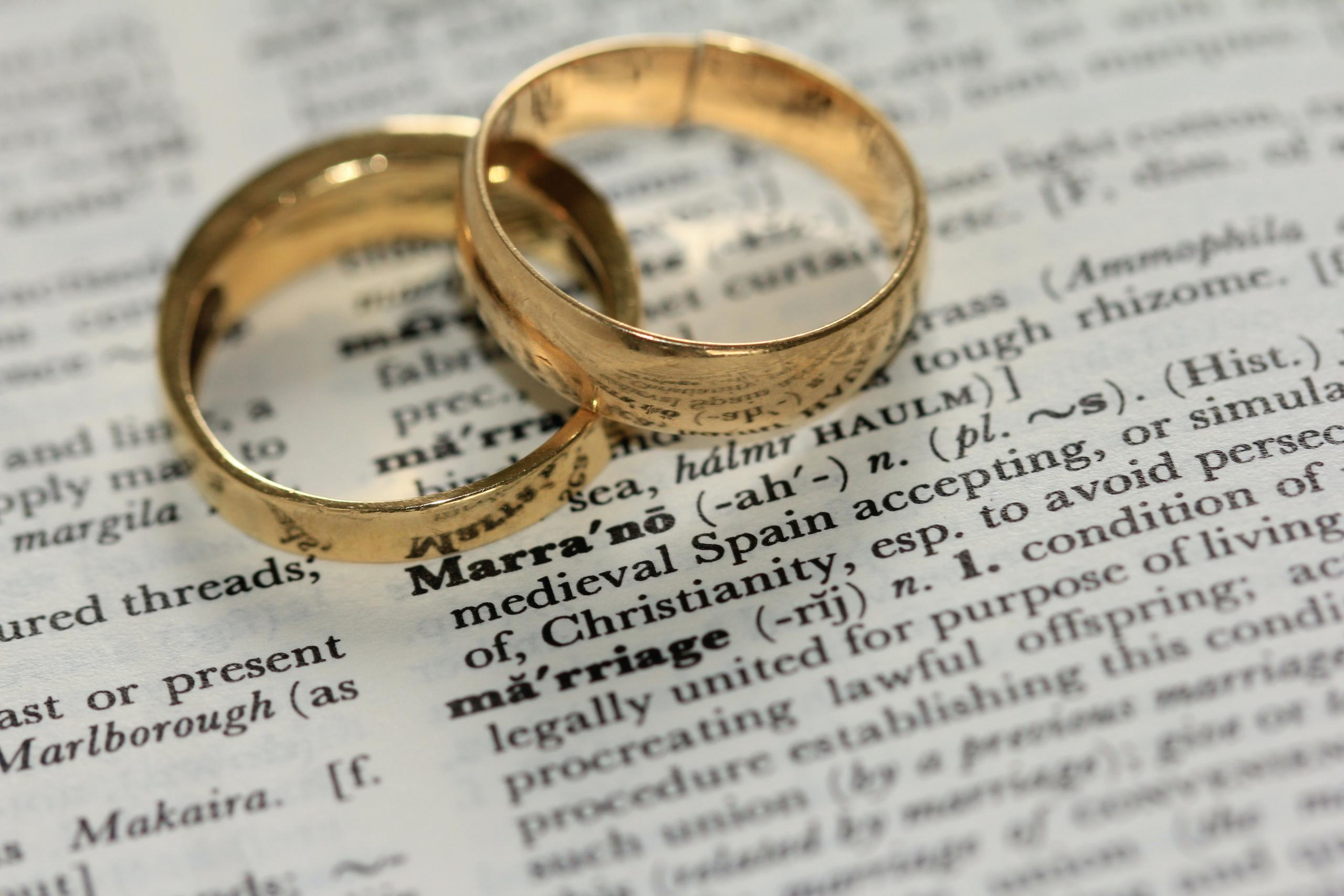 Wedding Anniversaries: Your Year-by-Year Wedding Anniversary Gift Guide