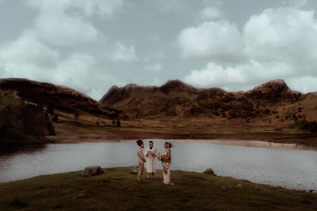 Why Hire A Wedding Celebrant?