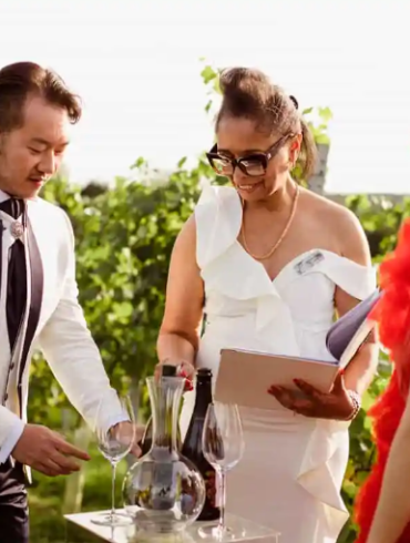 Why Hire A Wedding Celebrant?