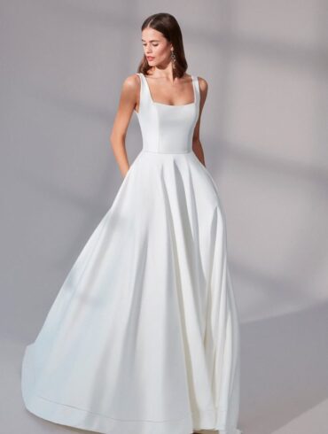 When is the best time to order your wedding dress?