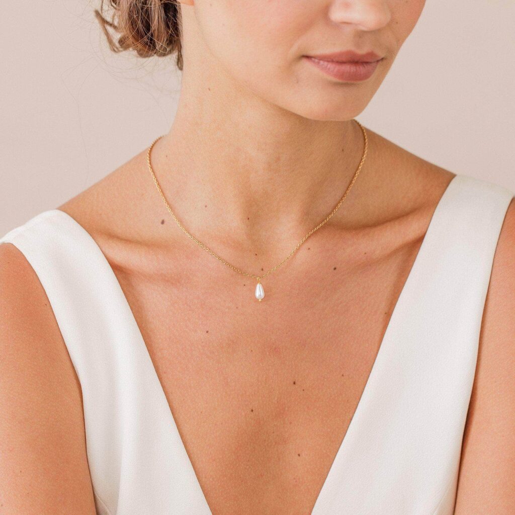 5 Wedding Accessories for Spring Wedding