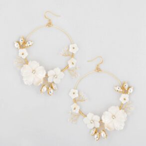 5 Wedding Accessories for Spring Wedding