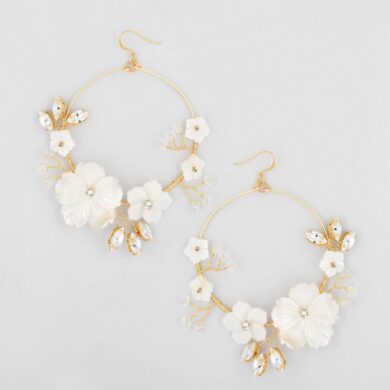 5 Wedding Accessories for Spring Wedding