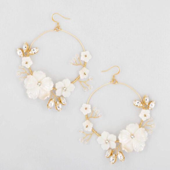 5 Wedding Accessories for Spring Wedding