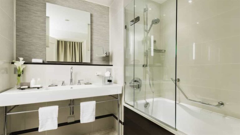 Review St. James’ Court, a Taj Hotel