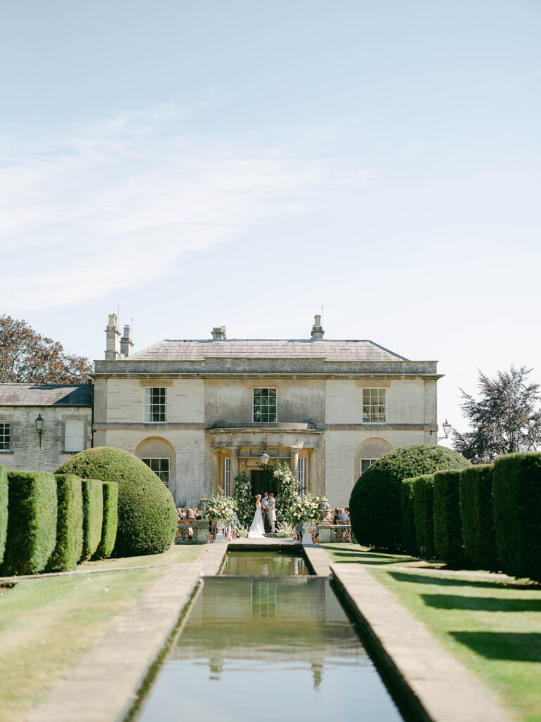How to Ensure Your Wedding Photography Tells an Emotional Story