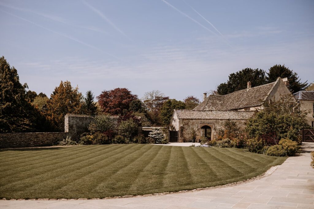 Caswell House Cotswold Experience Enchanting Celebrations: Caswell House - Your Quintessential Cotswolds Wedding Venue