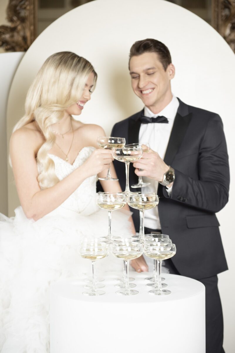 A Dreamy Fusion of Art and Elegance A Dreamy Fusion of Art and Elegance: A Birth of Venus-Inspired Wedding Photoshoot