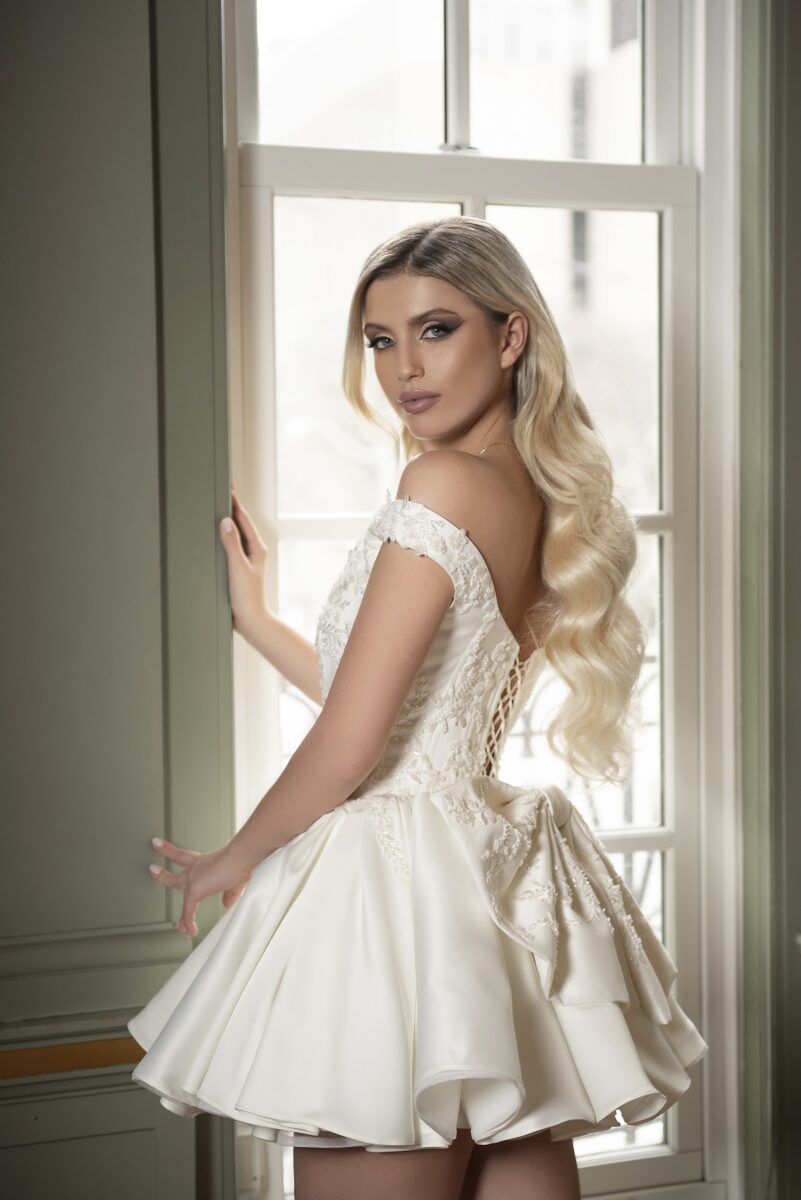 A Dreamy Fusion of Art and Elegance A Dreamy Fusion of Art and Elegance: A Birth of Venus-Inspired Wedding Photoshoot